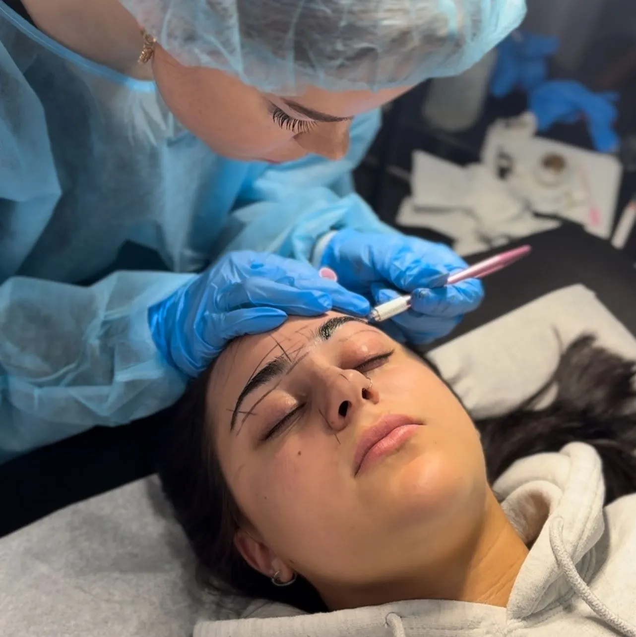 What’s the Difference Between Online and In-Person Microblading Training